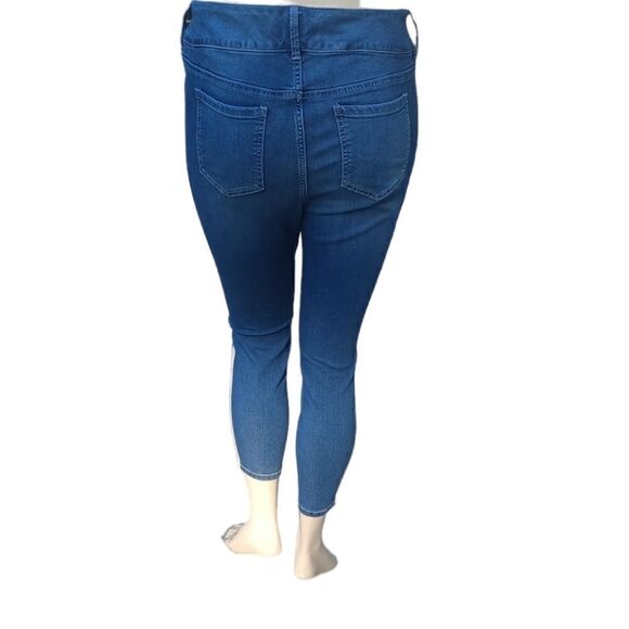 668943....Torrid Skinny Jeans Size 16XS, W34"  24"Inseam 10"Rise - Picture 5 of 6